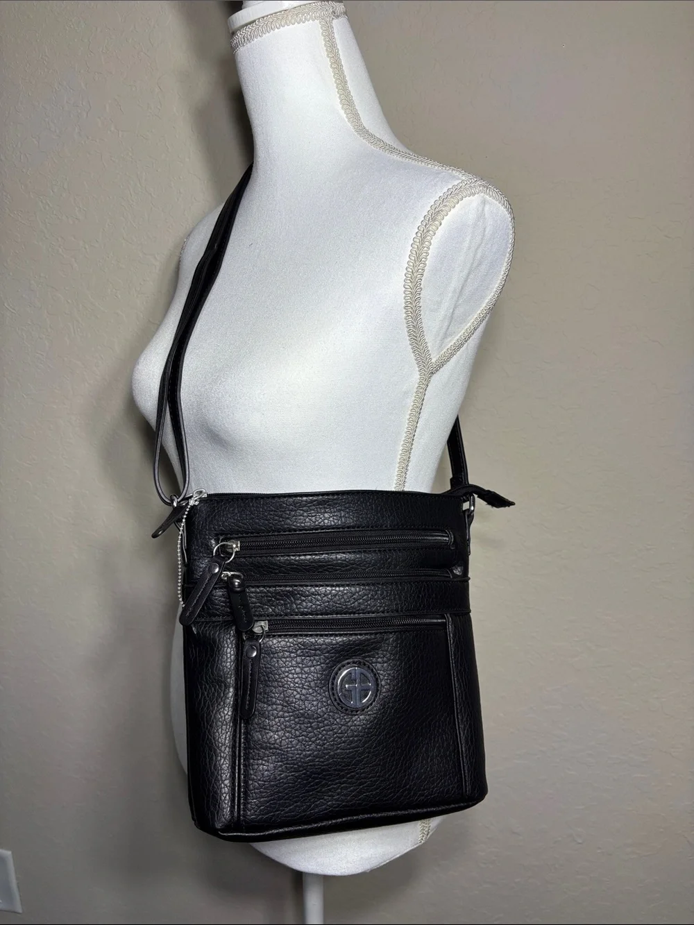 Giani Bernini Black  Vegan Leather Crossbody Bag Multi Pocket Travel Purse NWOT